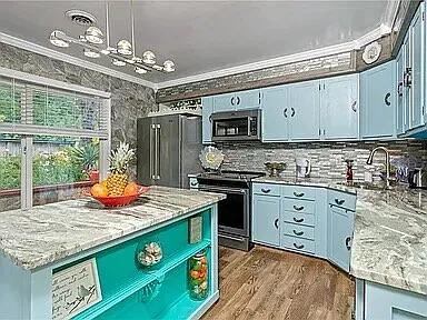 4 bed, 2.0 bath, $2,950 — Photo 2