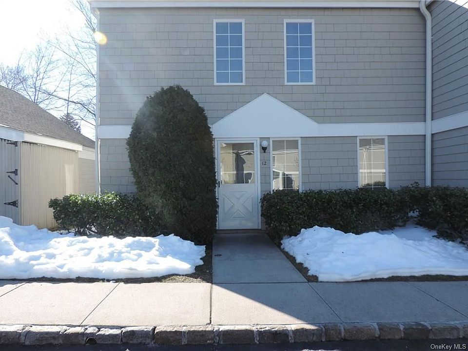 1st image of 12 Kings Park Dr #12