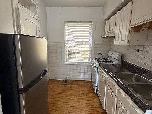 2nd image of 4256 N Mozart St #3S