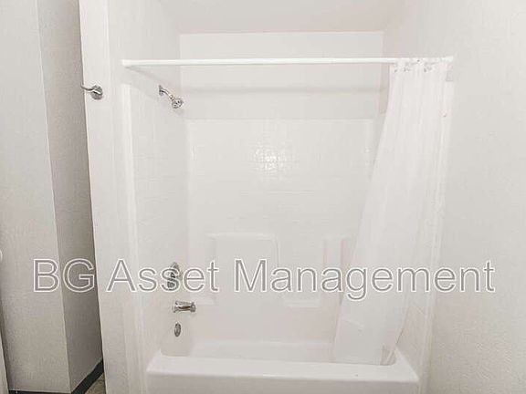 5th image of 601 W 6th St APT E
