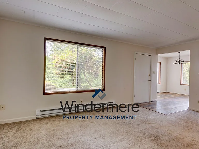 M1548: 865 N Oak Harbor St — Photo 7