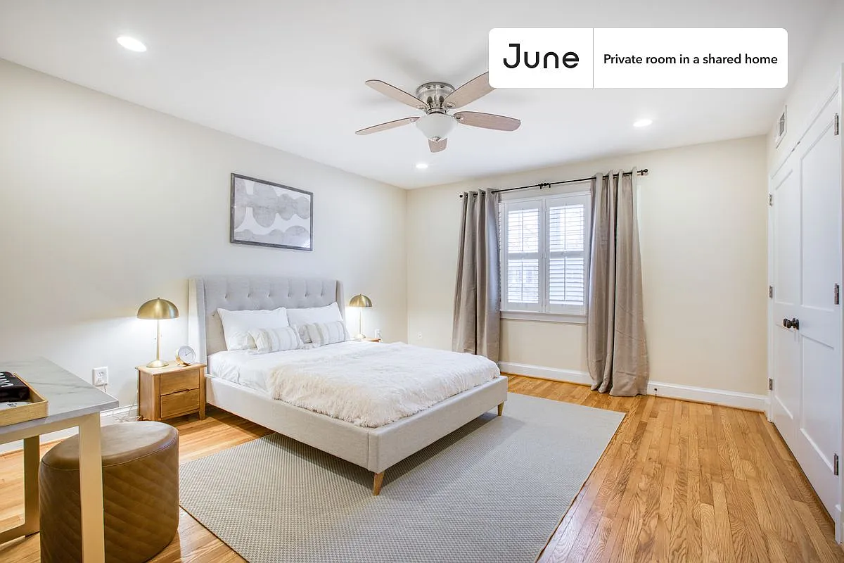 Queen bedroom in 3 bed/2 bath home in Capitol Hill #271 A — Photo 1