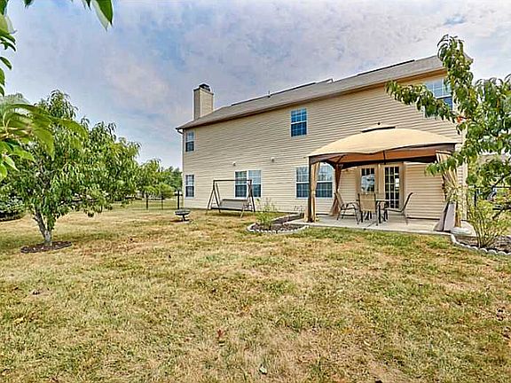 2nd image of 560 Nicole Blvd