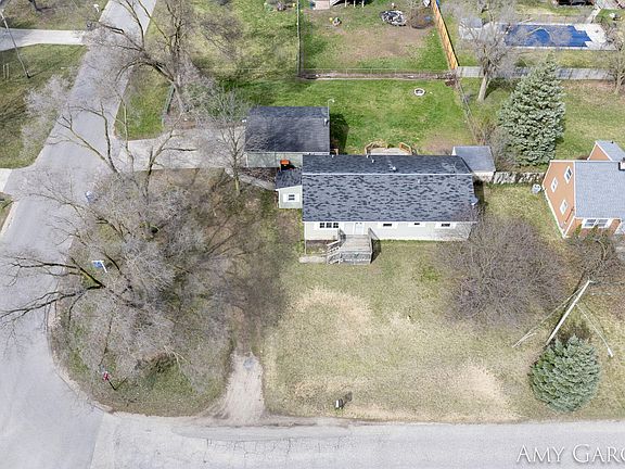 5th image of 1733 Margaret Dr