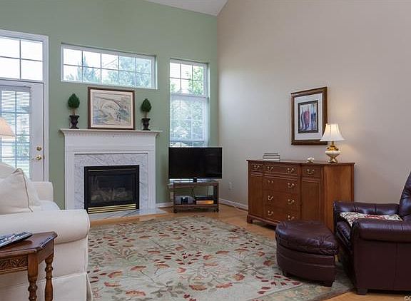 2nd image of 5908 Park Creste Dr #5908