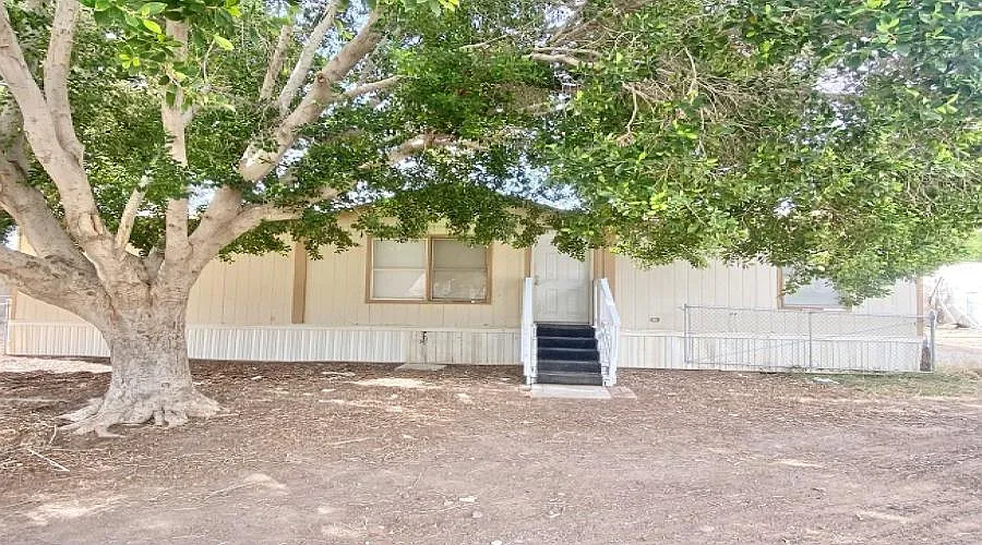 3 bed, $1,395 — Photo 1