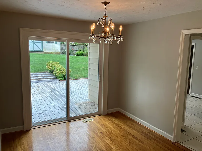 1320 Oxford Pl — Photo 9