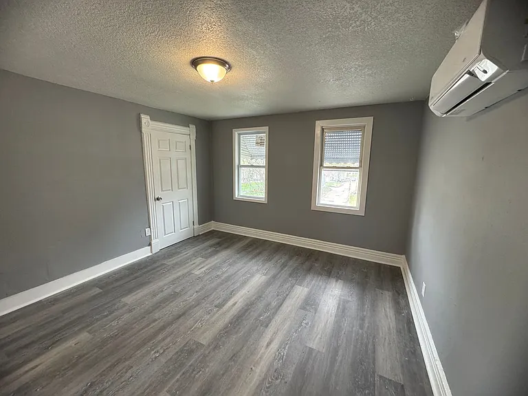 1315 Brown St — Photo 6