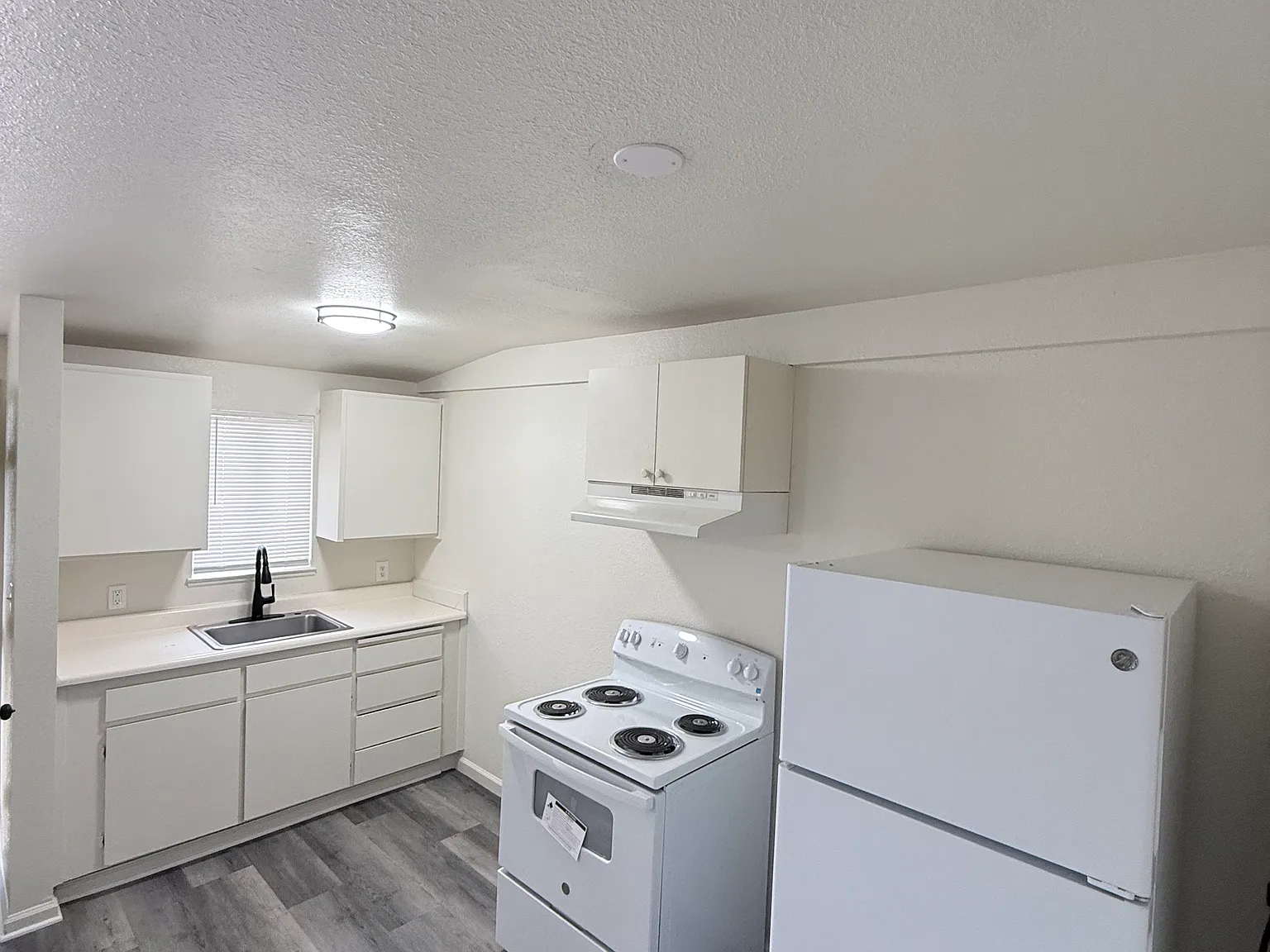 1 bed, 600 sqft, $1,350 — Photo 2