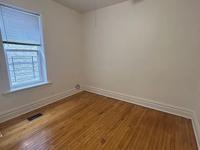 1958 W Waveland Ave #1 — Photo 9