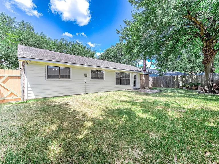 11210 Daybreak Ln — Photo 25