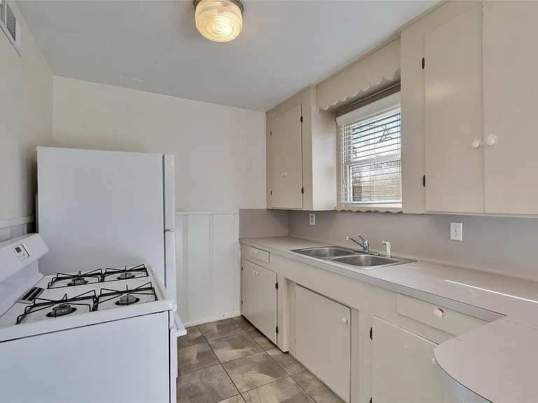 11606 Tedford St — Photo 9