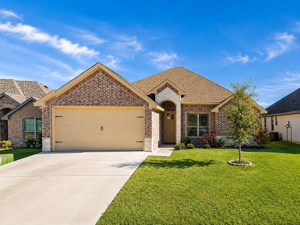 3313 Windcrest Dr