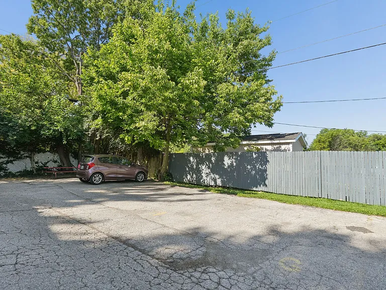 815 Riverview Dr #G — Photo 2