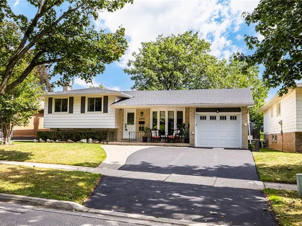 2037 Mountain Grove Ave, Burlington, ON L7P 2H8