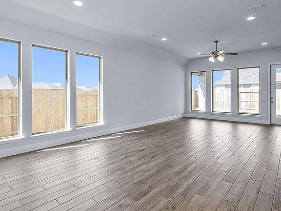 4th image of 42624 Mystery Ln