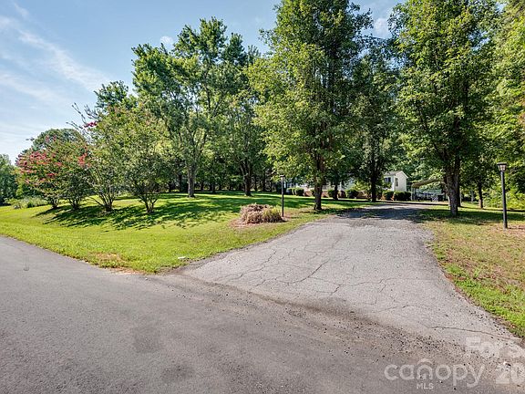 4th image of 2322 Cyrus Dr