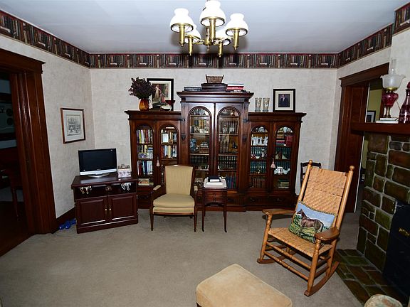 4th image of 104 Madison St