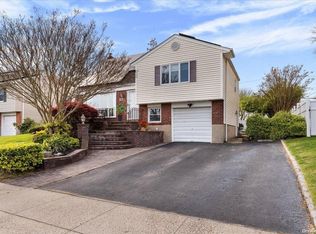 32 Garnet Ln, Plainview, NY 11803