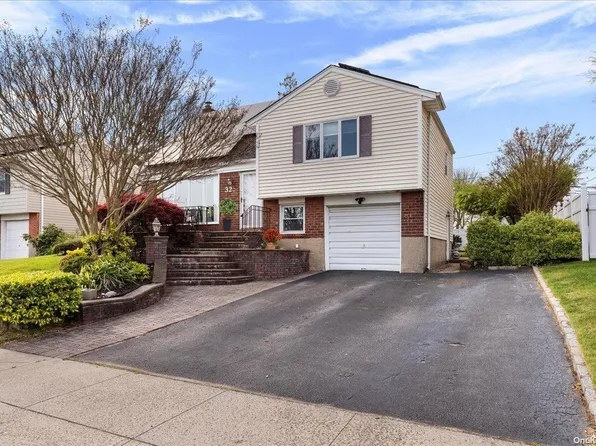 32 Garnet Lane, Plainview, NY 11803