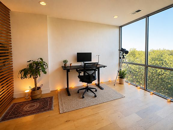 5th image of 2910 S 1st St #303