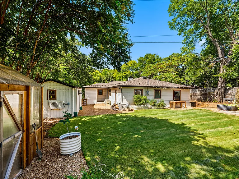 627 Francks Cir — Photo 15