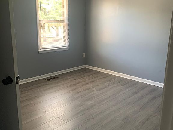 3rd image of 104 Cedar Crest Ct