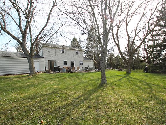 2nd image of W306S8617 Stoneridge Dr