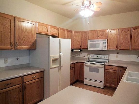 3rd image of 1275 Shadowood Cir Unit 111