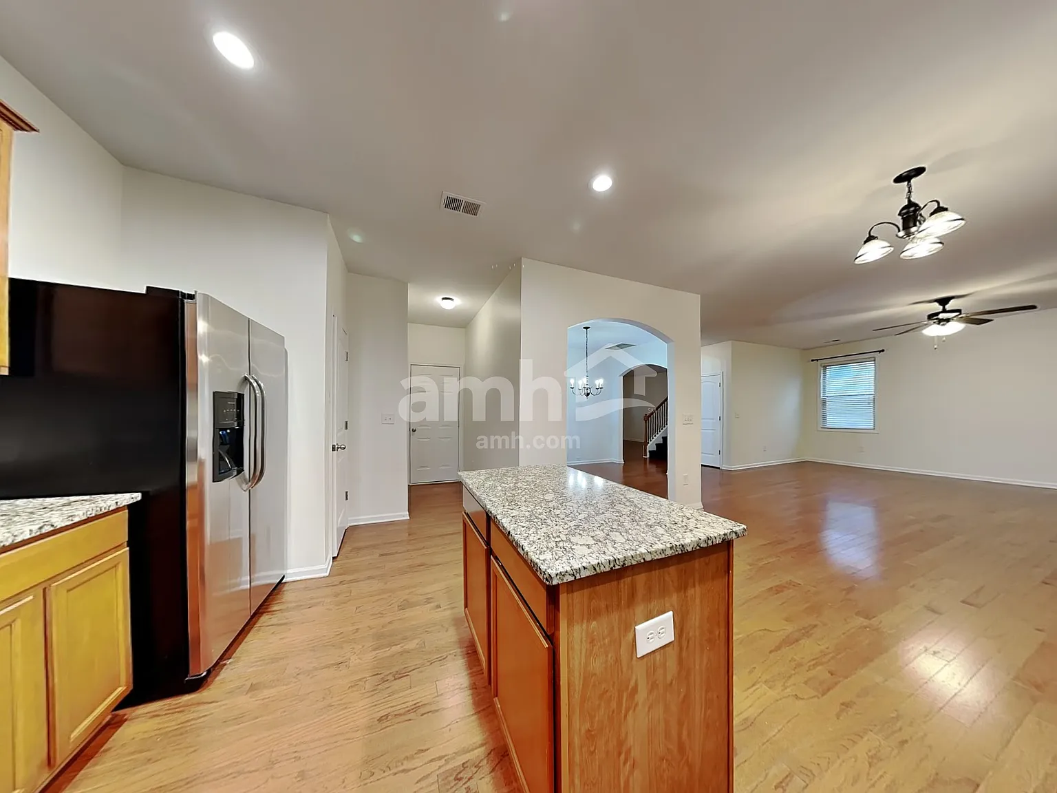 4 bed, 2.0 bath, 2500 sqft, $2,525 — Photo 4