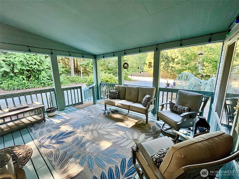 4th image of 332 Rhododendron Drive