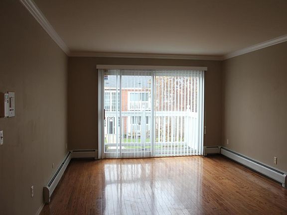 5th image of 2445 Torquay Ave APT 206-B