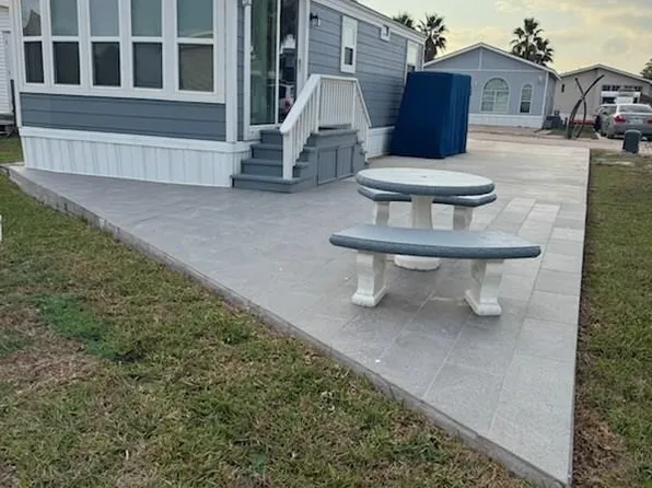 402 Sun Dial Cir, Port Isabel, TX 78578