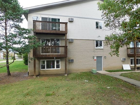 2nd image of 555 Deepwoods Dr APT 2C