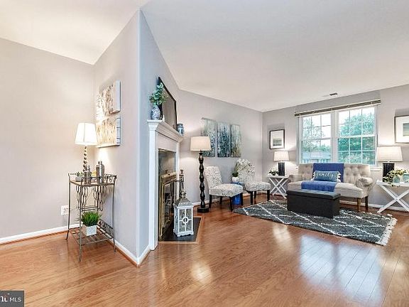 5th image of 2842 S Wakefield St