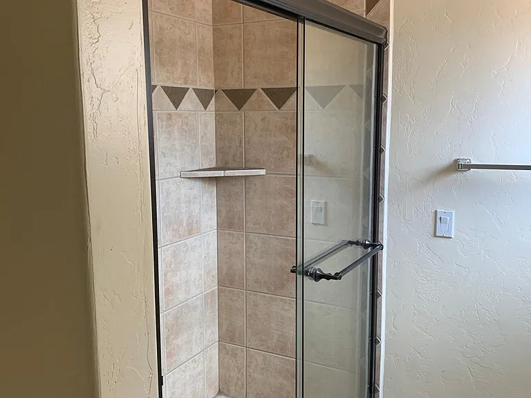 1474 E Hedrick Dr — Photo 11