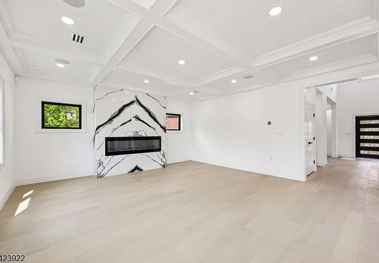 51 Albany Ave — Photo 5