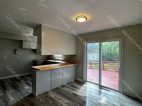 5th image of 1489 W Princeton Ave