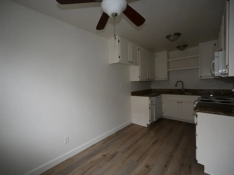 339 Chambers St — Photo 10