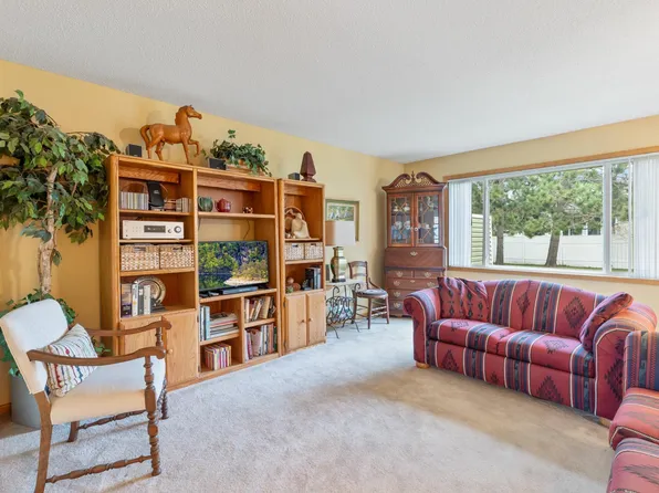 2306 Hillcrest Dr, Brainerd, MN 56401