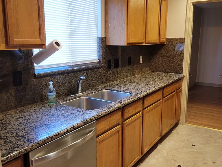 412 Alexander St NE — Photo 7