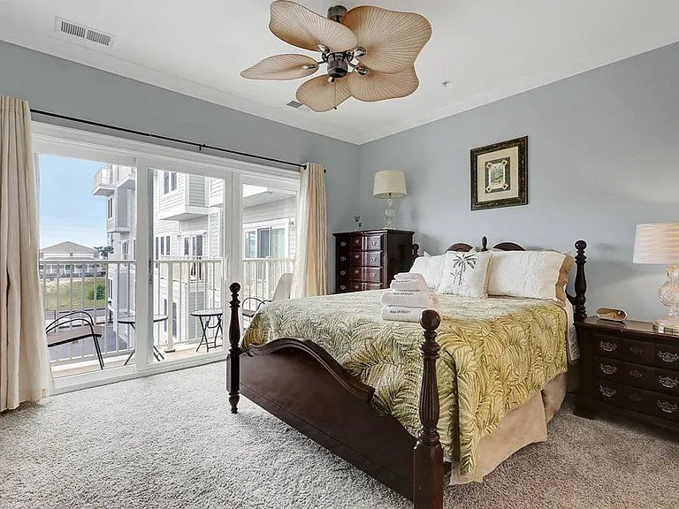 305 S Lake Park Blvd #106 — Photo 28