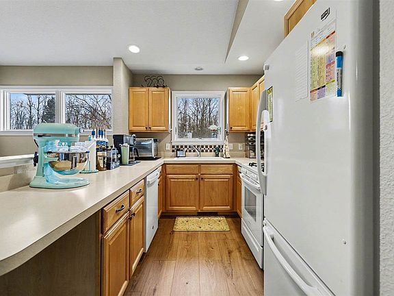 5th image of 1036 Woods Ct