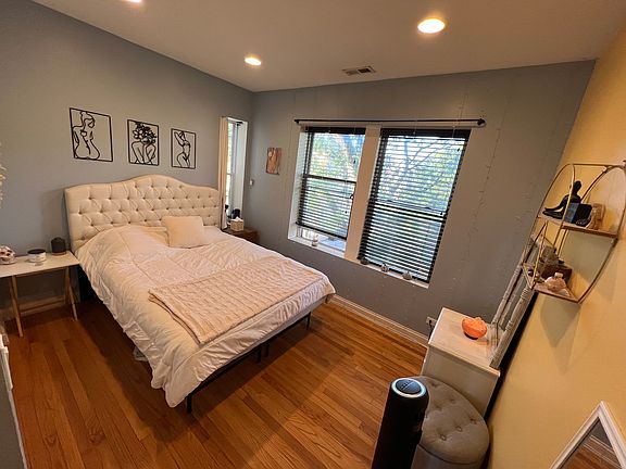 3rd image of 3811 W Ainslie St #3W
