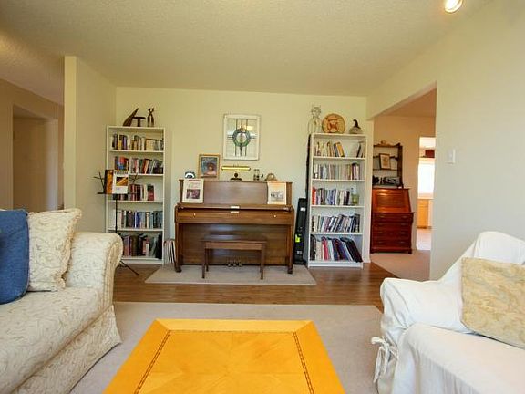 4th image of 12329 Manitoba St NE