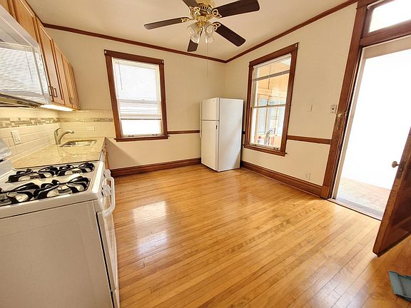 3rd image of 3625 N Oakley Ave #2