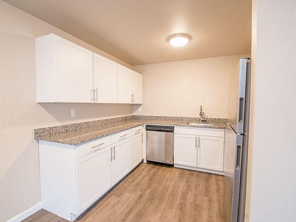 5th image of 921 12th Ave SE APT 5