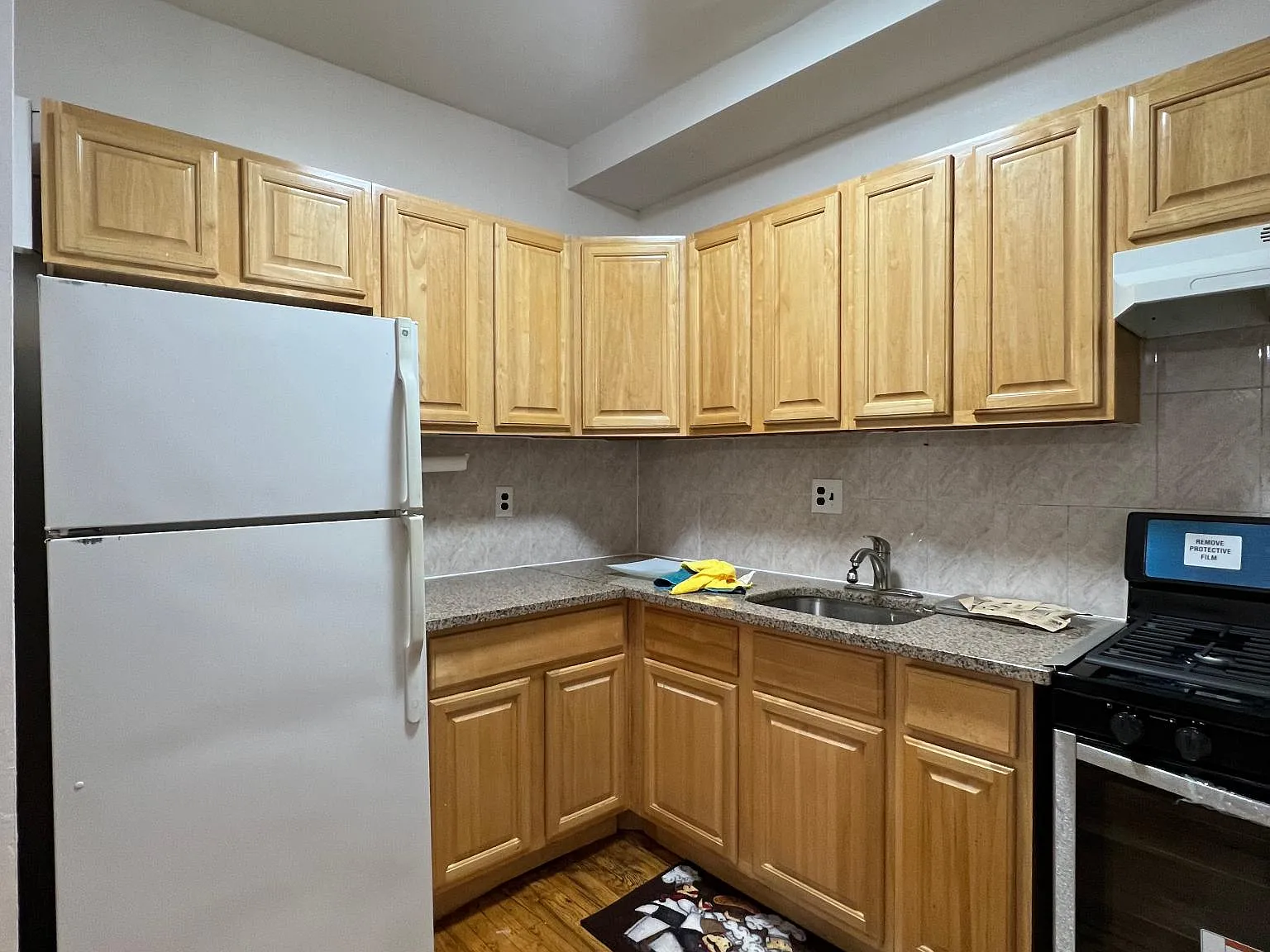 2 bed, 800 sqft, $2,100 — Photo 1