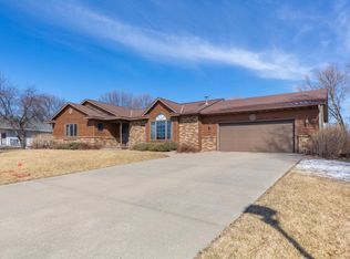 905 11th Ave SE, Waseca, MN 56093