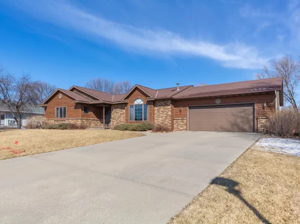 905 11th Ave SE, Waseca, MN 56093